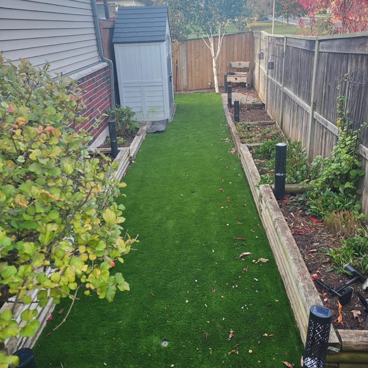 Side yard with finished artificial turf